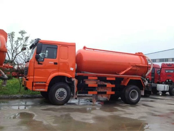 重汽吸污車(chē) 重汽吸污車(chē)