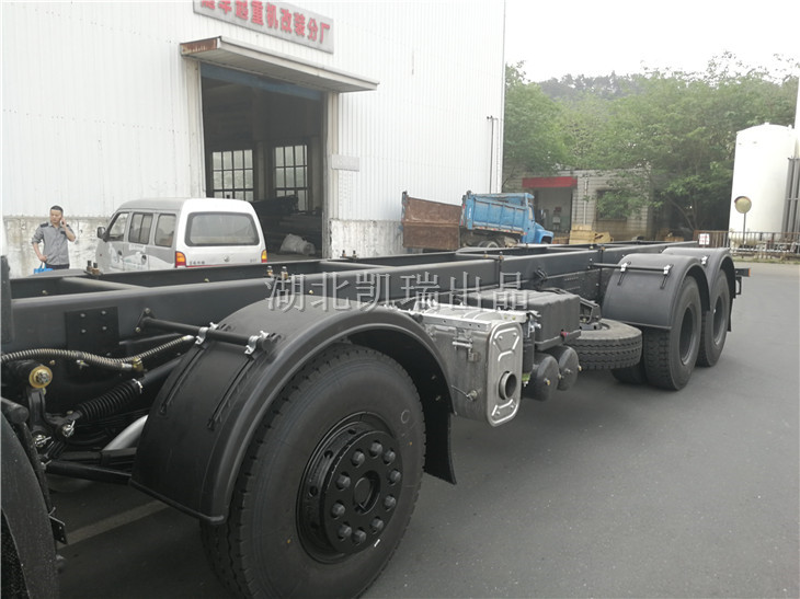 備胎架、擋泥板安裝樣式 備胎架、擋泥板安裝樣式