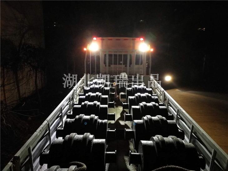 砝碼裝載在固定架內夜間狀態 砝碼裝載在固定架內夜間狀態